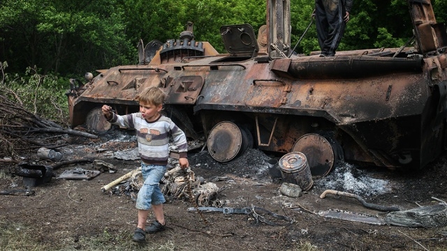 В Донецке трое детей подорвались на снаряде