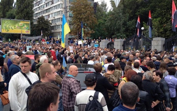 В Киеве требуют отставки Порошенко