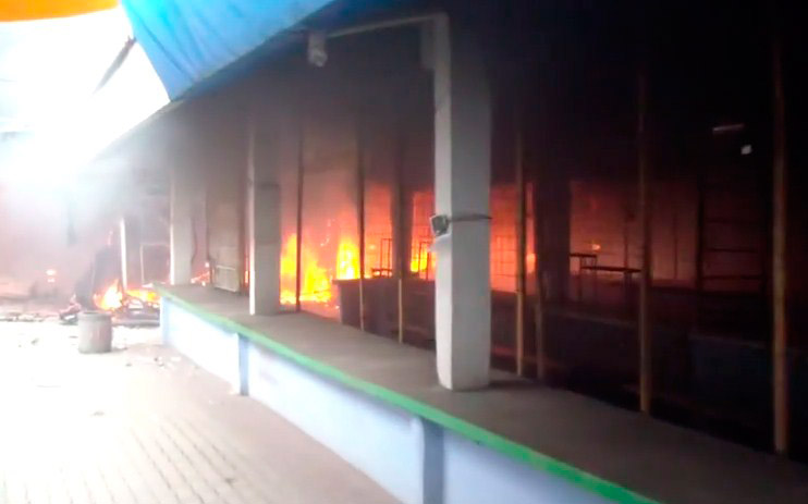 Луганск горит городской рынок