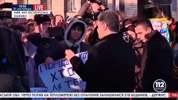 Родственники погибших на майдане освистали Порошенко