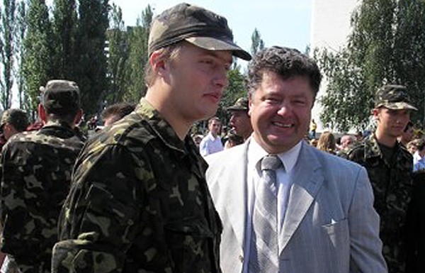 Порошенко наградил своего сына медалью «За отвагу»