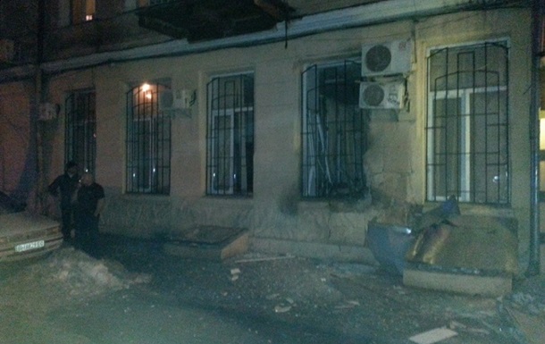Одесса переулке Нечипуренко (Троицкая, 54) у отделения "Диамантбанка" произошел взрыв