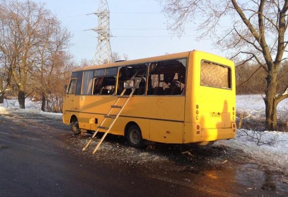 Под Волновахой снаряд попал в маршрутный автобус, 10 погибших